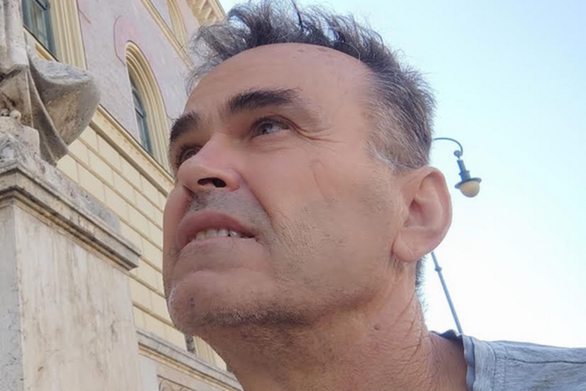 Η Γυναίκα στην Καμπίνα 10: Μια αλήθεια που πνίγεται στο σκοτάδι