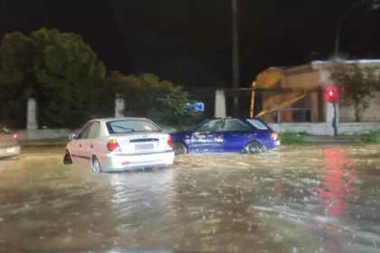 Πάτρα: Η κακοκαιρία έφερε πλημμύρες σε Ακτή Δυμαίων και Παραλία - "Ποτάμια" οι δρόμοι