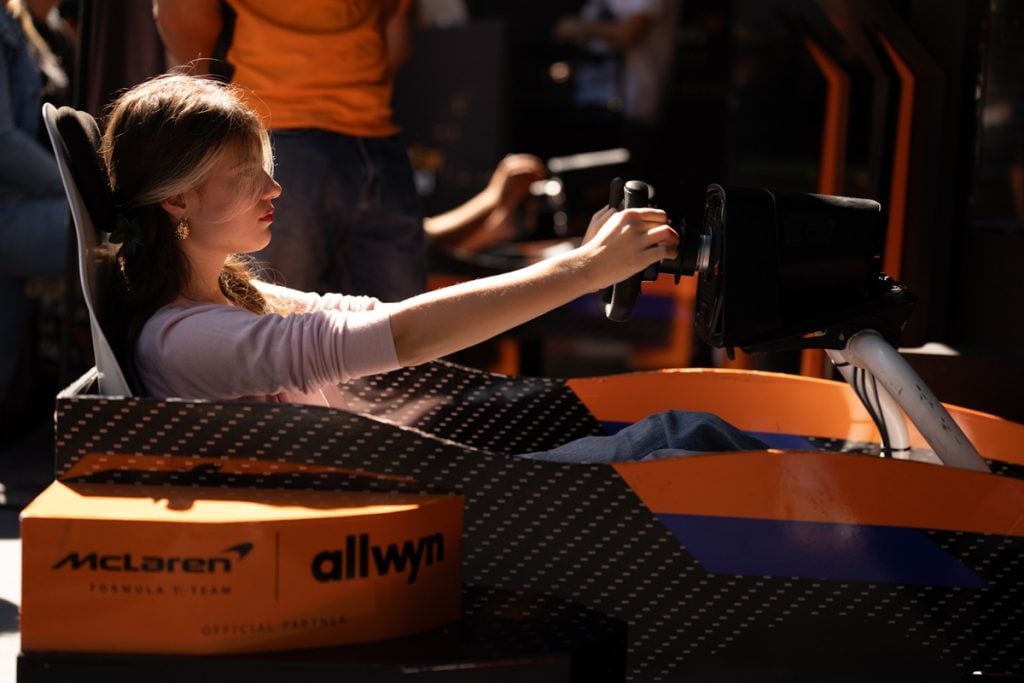 Η αυθεντική εμπειρία Formula 1 στην Πάτρα την Κυριακή 19 Οκτωβρίου: Η πλατεία Γεωργίου φιλοξενεί το showcar της McLaren F1 Team και προσομοιωτές F1 που εκτοξεύουν την αδρεναλίνη στα ύψη