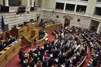 Στη Βουλή σήμερα το προσχέδιο του προϋπολογισμού – Οι προβλέψεις για ανάπτυξη, επενδύσεις, εξαγωγές και ανεργία