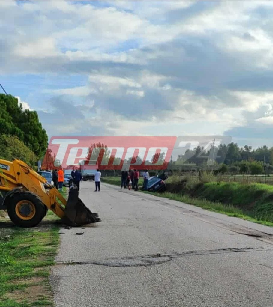 Αχαΐα - Απίστευτο τροχαίο: Εκσκαφέας παρέσυρε ΙΧ και το πέταξε σε χαντάκι - Επιχείρηση για τον απεγκλωβισμό των επιβατών ΦΩΤΟ