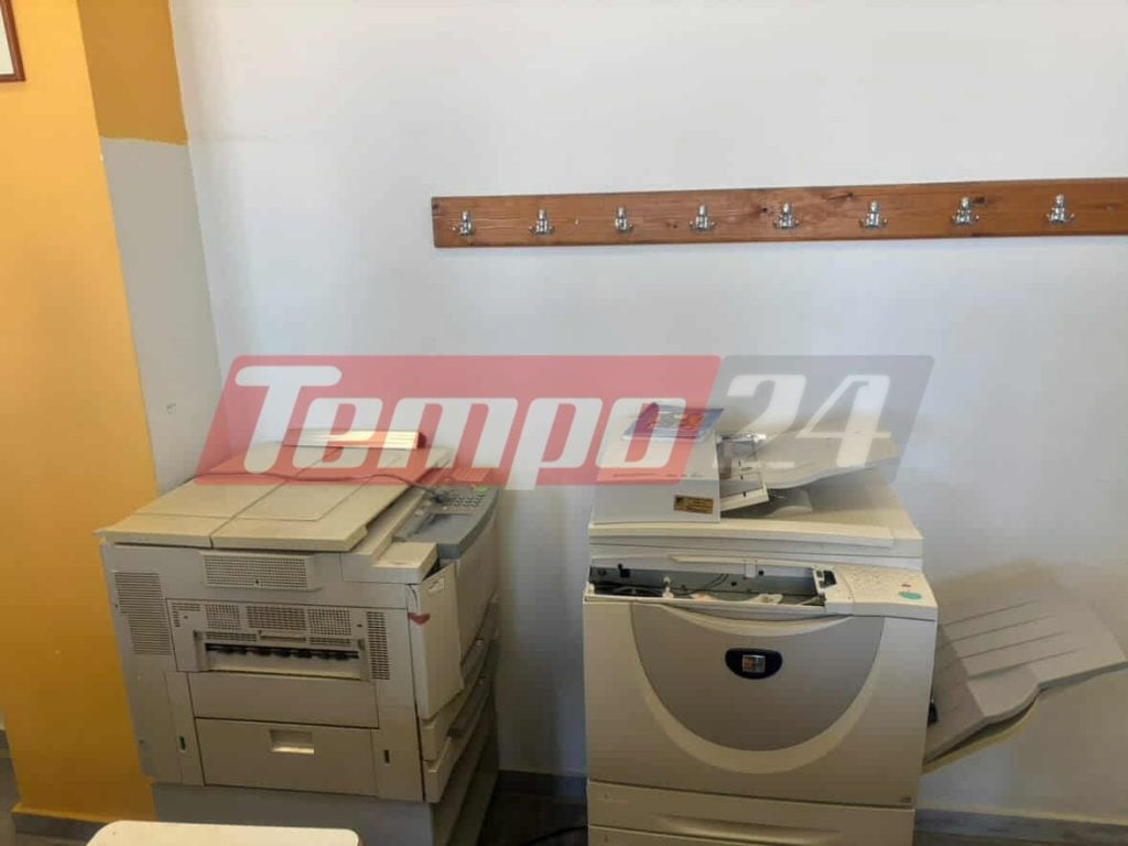 Πάτρα: Εικόνες ντροπής στο 4ο ΕΠΑΛ - Οι μαθητές κάνουν μάθημα στους διαδρόμους, ανάμεσα σε ποντίκια ΦΩΤΟ