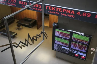 Στο «κόκκινο» το Χρηματιστήριο Αθηνών - Ο Γενικός Δείκτης οπισθοχώρησε κάτω από τις 2.100 μονάδες