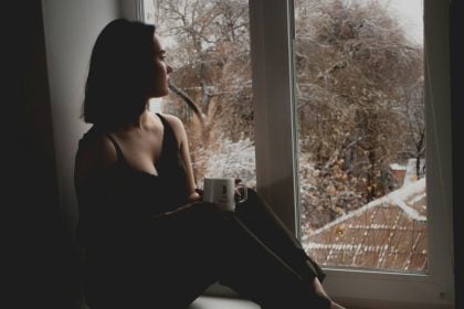 Γιατί οι γυναίκες φέρουν υψηλότερο γενετικό κίνδυνο εμφάνισης κατάθλιψης - Τι αποκαλύπτει νέα έρευνα
