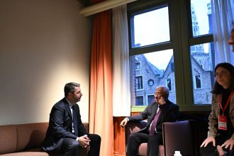 Συνάντηση Ανδρουλάκη-Κόστα στο Άμστερνταμ – «Δεν νοείται συμμετοχή της Τουρκίας στο πρόγραμμα SAFE»