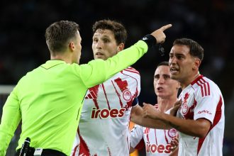 Κατέρρευσε μετά την αποβολή και διασύρθηκε