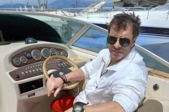 Θλίψη στην Πάτρα: Έφυγε από τη ζωή ο τραγουδιστής Γιάννης Πανίτσας σε ηλικία 55 ετών