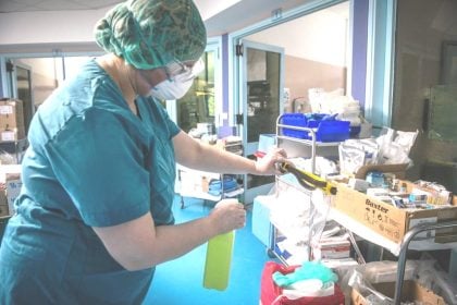 Ο νέος μύκητας που απειλεί τα νοσοκομεία - Το εργαστήριο που απομονώνεται και ταυτοποιείται