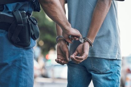 Συνελήφθη για κλοπή αξίας40.00 ευρώ - Όσο τον έψαχναν τόσο έβρισκαν κλοπιμαία οι αστυνομικοί