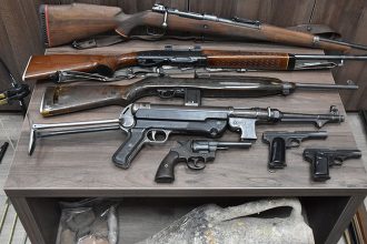 Συνελήφθη 77χρονος - Είχε ολόκληρο οπλοστάσιο στο σπίτι του