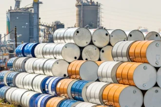 Αλμα 5% για το πετρέλαιο μετά τις αμερικανικές κυρώσεις σε Rosneft και Lukoil