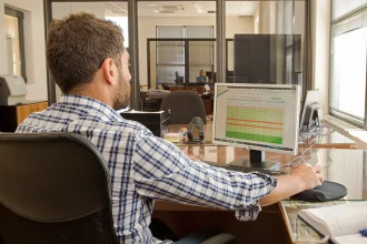 28η Οκτωβρίου: Τι ισχύει με την αργία - Όσα πρέπει να γνωρίζουν εργαζόμενοι και εργοδότες