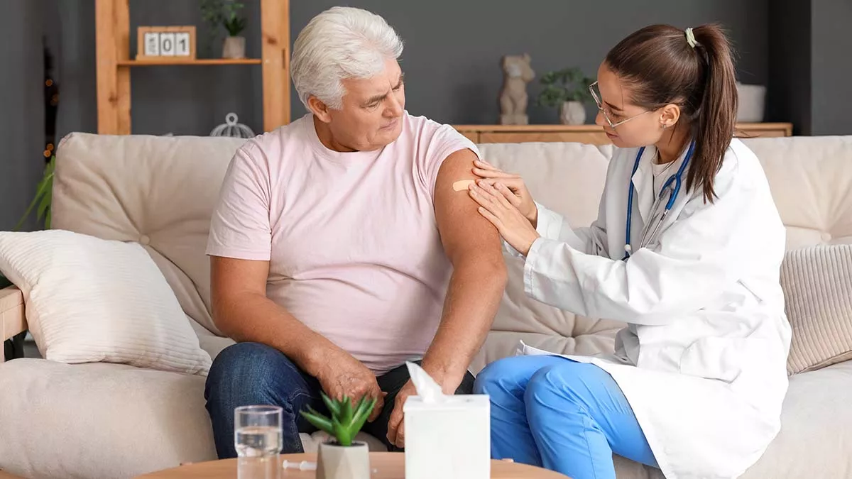 Το πασίγνωστο εμβόλιο που γίνεται στους 60χρονους και προστατεύει από καρδιακά νοσήματα και άνοια