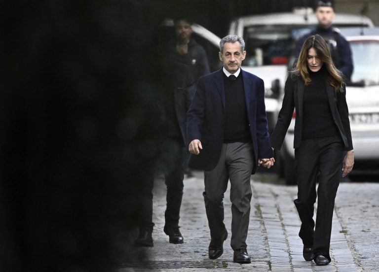 Στη φυλακή ο Νικολά Σαρκοζί – «Νιώθω βαθιά θλίψη για τη Γαλλία»
