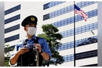 Άνδρας που κράδαινε μαχαίρι συνελήφθη κοντά στην πρεσβεία των ΗΠΑ στο Τόκιο