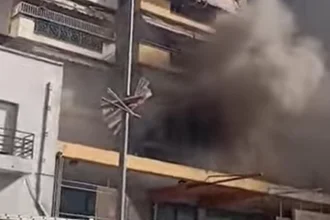 Φωτιά σε πολυκατοικία στην Θεσσαλονίκη - Γυναίκα βρέθηκε χωρίς τις αισθήσεις της στο κλιμακοστάσιο