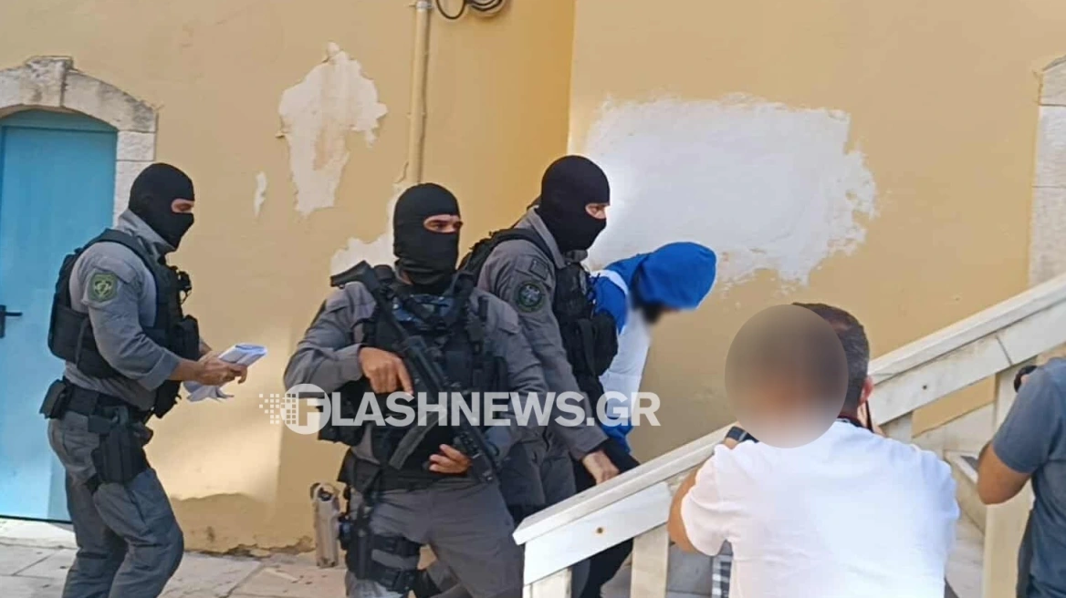 Με αλεξίσφαιρο στον εισαγγελέα ο 23χρονος από το ματωμένο γλέντι στην Κρήτη - Ποιος είναι ο βασικός ισχυρισμός του