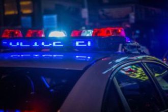 Άνδρας απειλούσε με μαχαίρι την οικογένειά του