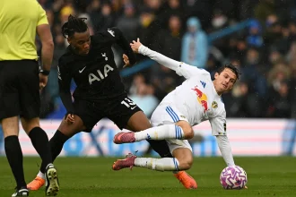 Πέρασε με «διπλό» η Τότεναμ, 2-1 στην έδρα της Λιντς