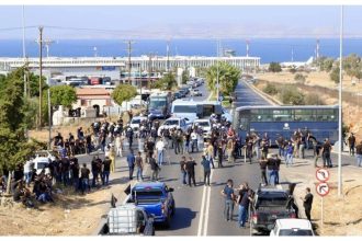 Κλείνουν δρόμους στην Κρήτη οι αγρότες