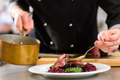 Συνελήφθη γνωστός τηλεοπτικός σεφ για χρέη