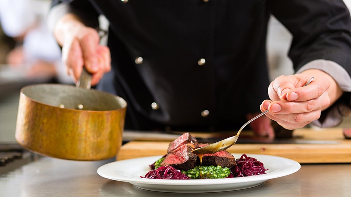 Συνελήφθη γνωστός τηλεοπτικός σεφ για χρέη