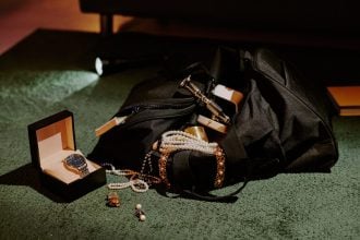 Δυτική Ελλάδα: Κινηματογραφική διάρρηξη σε κοσμηματοπωλείο – Σάρωσαν τα πάντα σε λιγότερο από 2 λεπτά