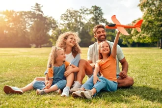 Καθηγητής του Χάρβαρντ δίνει 3 απλές συμβουλές για ευτυχισμένα παιδιά