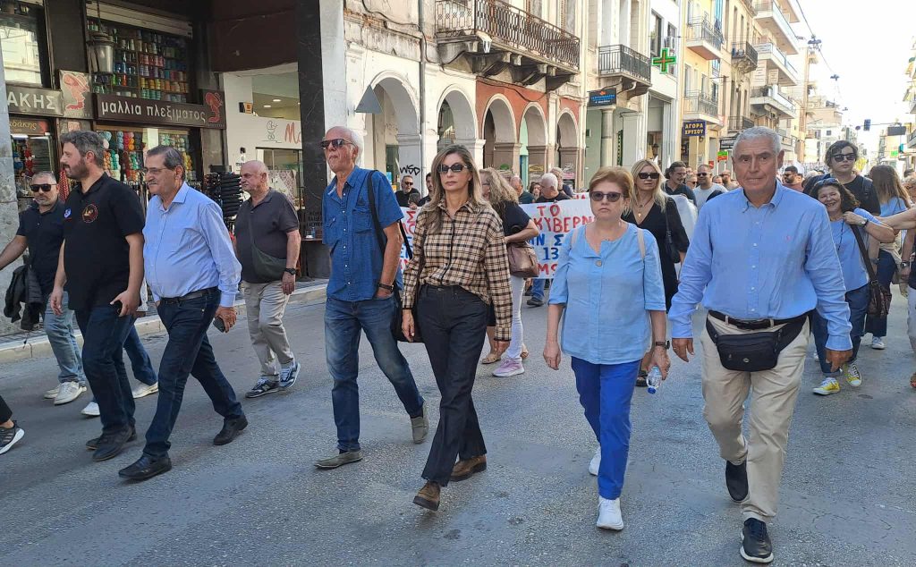 "Νεκρώνουν" σήμερα ιδιωτικός και δημόσιος τομέας - Απεργιακή συγκέντρωση και στην Πάτρα-ΔΕΙΤΕ ΦΩΤΟΓΡΑΦΙΕΣ ΚΑΙ ΒΙΝΤΕΟ