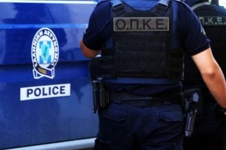 Το μπλόκο της ΟΠΚΕ αποκάλυψε ναρκωτικά, όπλα και κουκούλες full face