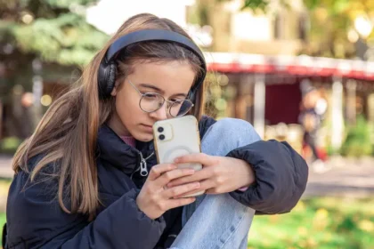 Το TikTok προβάλλει πορνογραφικό περιεχόμενο σε μικρά παιδιά, σύμφωνα με νέα έρευνα