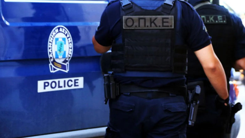Το μπλόκο της ΟΠΚΕ αποκάλυψε ναρκωτικά, όπλα και κουκούλες full face
