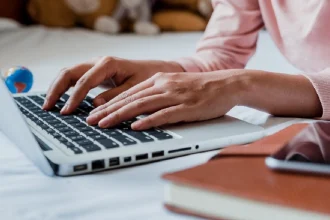 Νέο voucher από 400 έως 800 ευρώ σε οικογένειες, ποιοι ωφελούνται