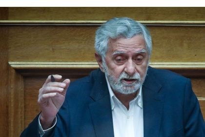 Ο Θοδωρής Δρίτσας παίρνει την έδρα του Αλέξη Τσίπρα
