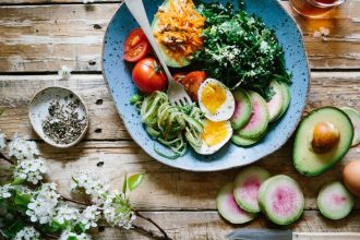 Ο μισός πληθυσμός του κόσμου δεν έχει πρόσβαση σε υγιεινή διατροφή