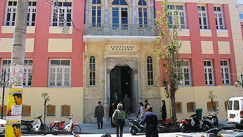 Η ανήλικη κόρη ειδοποίησε το «χαμόγελο του παιδιού» για την κακοποίηση της μητέρας της