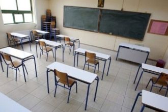 Μαθηματικός αυνανιζόταν μπροστά στις καθηγήτριες