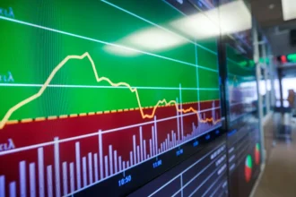 Μεγάλη πτώση στο Χρηματιστήριο Αθηνών: Κάτω από τις 2.000 μονάδες ο Γενικός Δείκτης, στο -3% οι τράπεζες