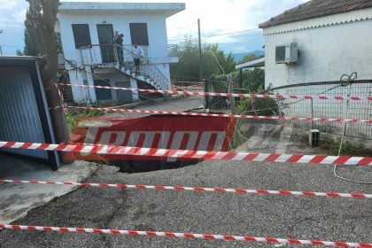 Λέκκας για τον κρατήρα στις Φυτείες Αιτωλοακαρνανίας: Τι πρέπει να προσέχουν οι κάτοικοι