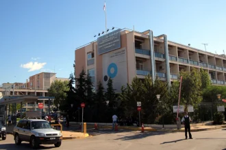 Τροχαίο: Νεκρός ο οδηγός του ΙΧ που καρφώθηκε σε δένδρο