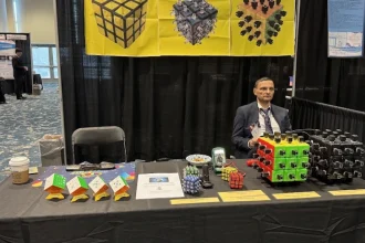 Ο Έλληνας μαθητής ΕΠΑΛ που κέρδισε τρία βραβεία στη Σίλικον Βάλεϊ για καινοτόμο κύβο του Ρούμπικ