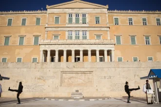 Μαρινάκης: Μόλις ψηφιστεί η τροπολογία για το μνημείο του Αγνώστου Στρατιώτη, δεν θα επιτρέπεται ούτε διαμαρτυρία ούτε γκράφιτι και πανό