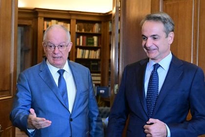 Συνάντηση Τασούλα – Μητσοτάκη λίγο πριν το ταξίδι του στην Αίγυπτο