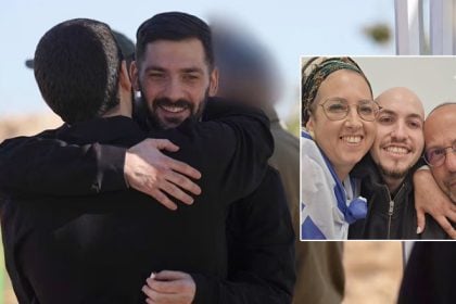 Απελευθερώθηκαν οι 20 όμηροι της Χαμάς, δείτε τις πρώτες φωτογραφίες - Χαμόγελα, αγκαλιές και δάκρυα χαράς στο ΙσραήλΣυνεχής ενημέρωση - Live εικόνα