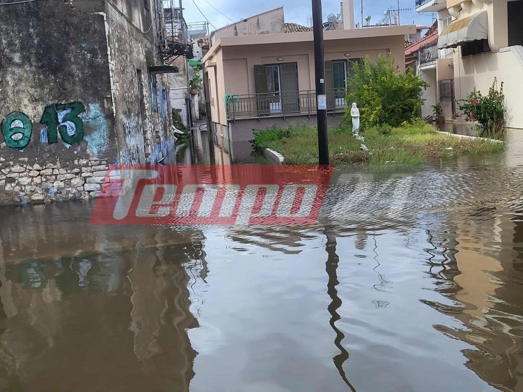 Προβλήματα προκάλεσε η κακοκαιρία στη Δυτική Ελλάδα - Πλημμύρισαν σπίτια στο Μεσολόγγι, απεγκλωβίστηκαν ηλικιωμένες (ΦΩΤΟ)