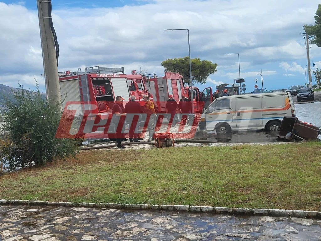 Πλημμύρες σε Αιτωλικό και Κατοχή: Ακαθάριστα φρεάτια καταγγέλλουν οι κάτοικοι - Συνεχίζεται η επιχείρηση Πυροσβεστικής & Δήμου (ΦΩΤΟ)