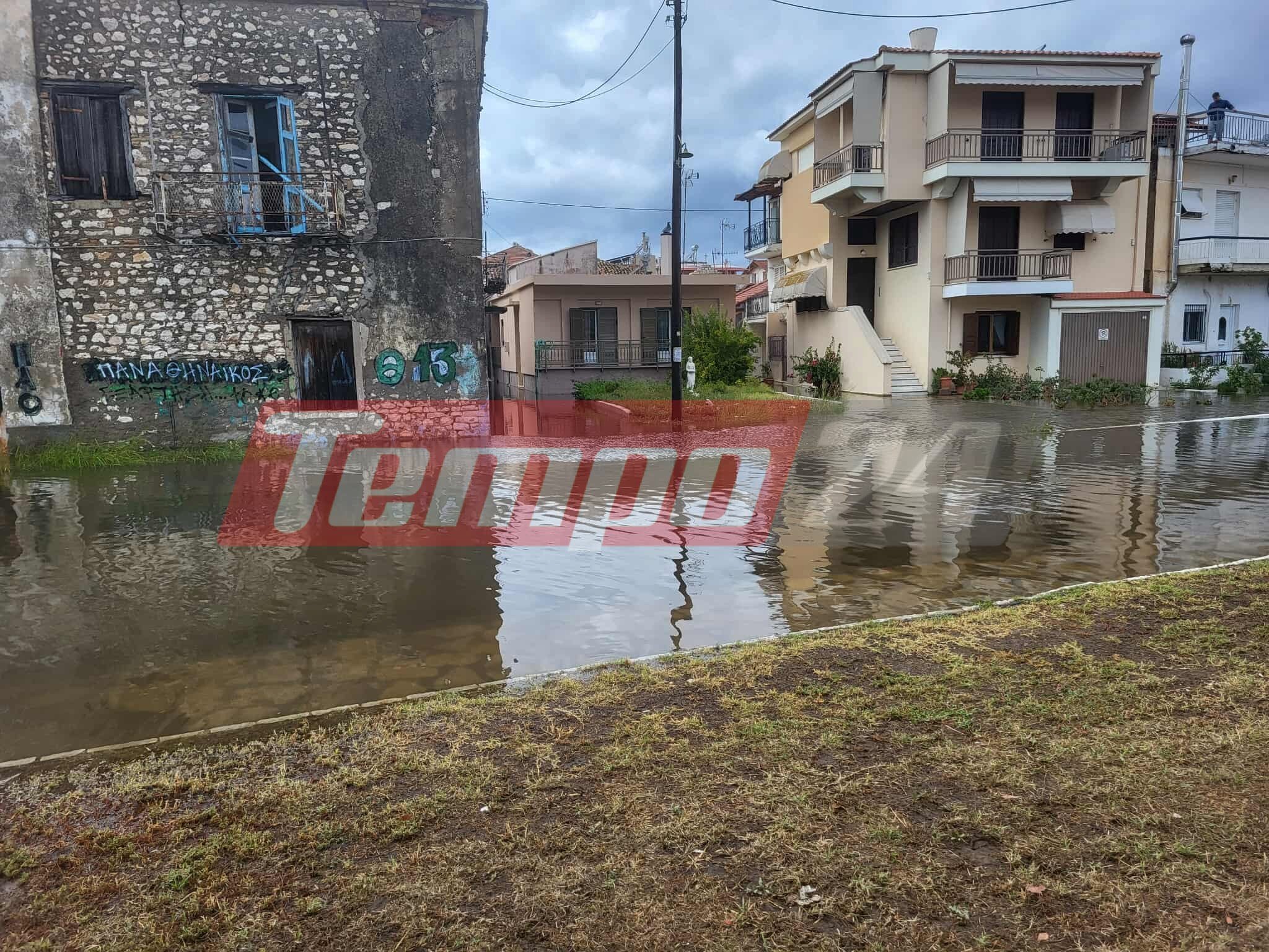 Προβλήματα προκάλεσε η κακοκαιρία στη Δυτική Ελλάδα - Πλημμύρισαν σπίτια στο Μεσολόγγι, απεγκλωβίστηκαν ηλικιωμένες (ΦΩΤΟ)