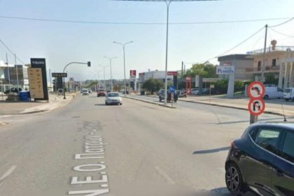 ΤΩΡΑ Πάτρα: Τροχαίο στην εθνική οδό - Τα οχήματα βρίσκονται στην μέση του δρόμου