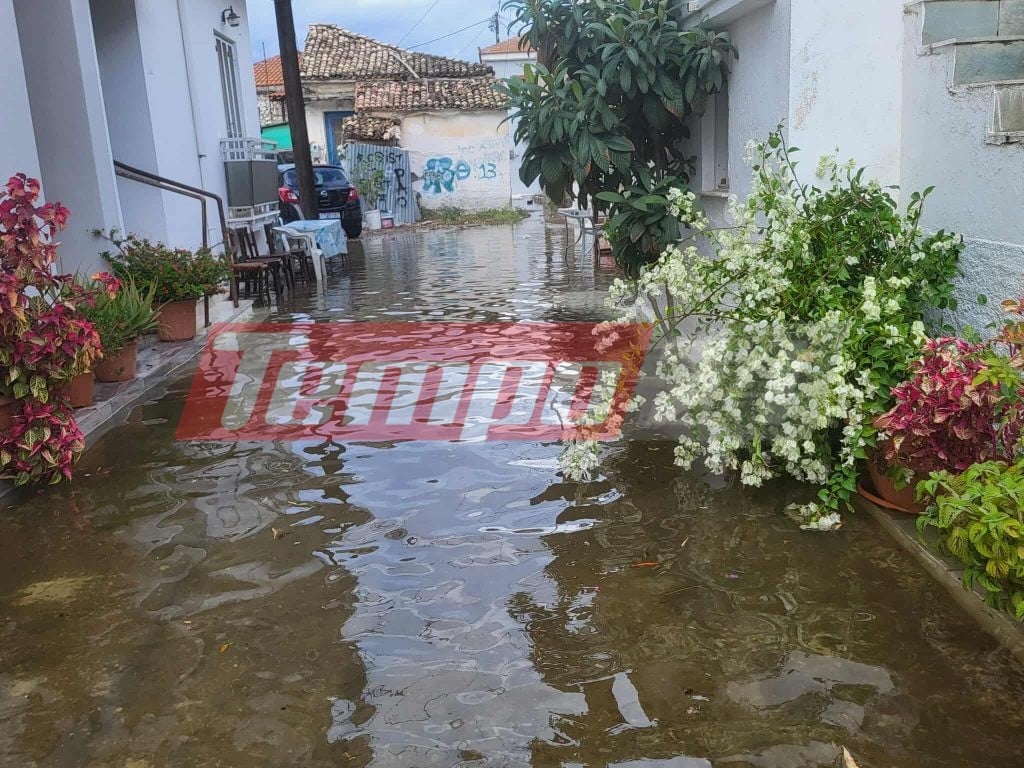 Πλημμύρες σε Αιτωλικό και Κατοχή: Ακαθάριστα φρεάτια καταγγέλλουν οι κάτοικοι - Συνεχίζεται η επιχείρηση Πυροσβεστικής & Δήμου (ΦΩΤΟ)