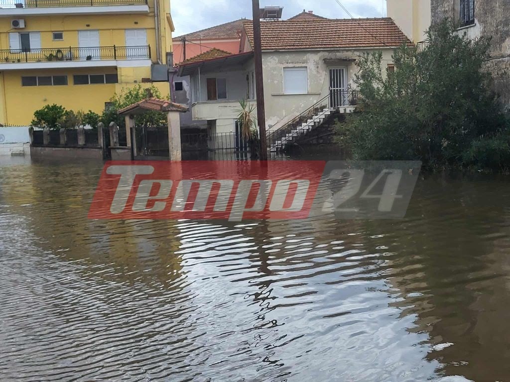 Προβλήματα προκάλεσε η κακοκαιρία στη Δυτική Ελλάδα - Πλημμύρισαν σπίτια στο Μεσολόγγι, απεγκλωβίστηκαν ηλικιωμένες (ΦΩΤΟ)